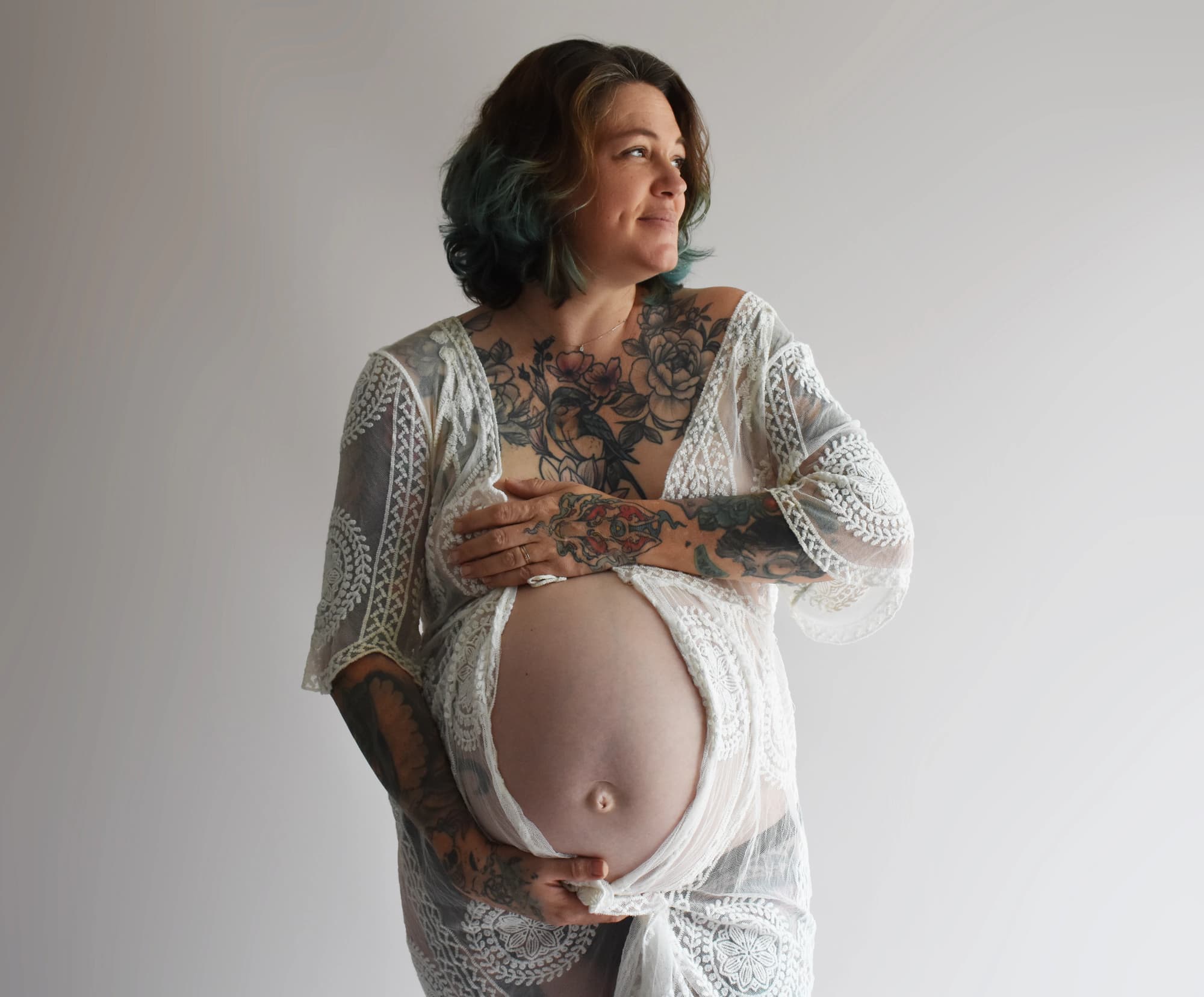Grossesse tatouage blanc, séance photo grossesse à Toulouse