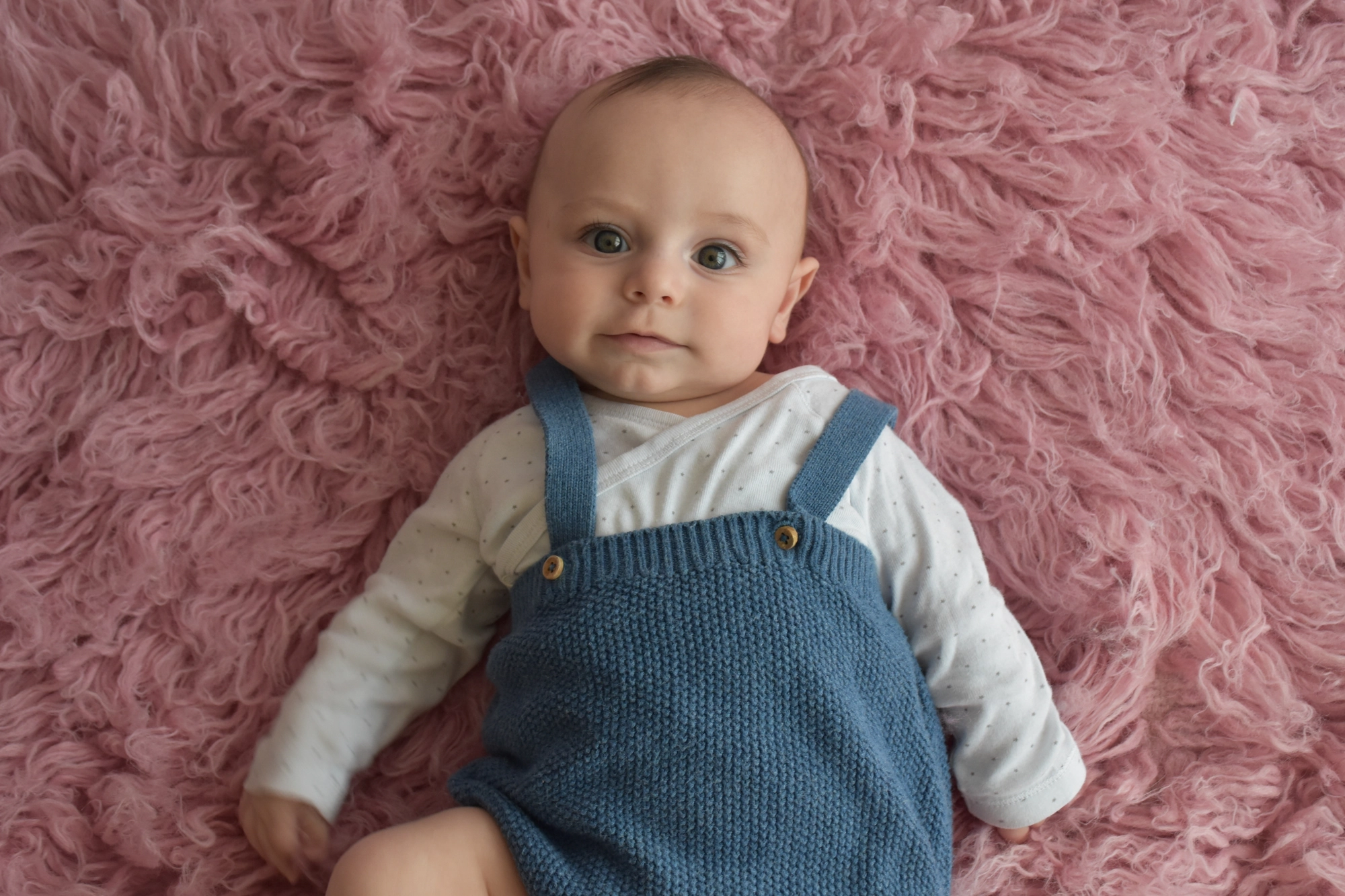 Portrait bébé garcon rose, séance photo bébé à Toulouse