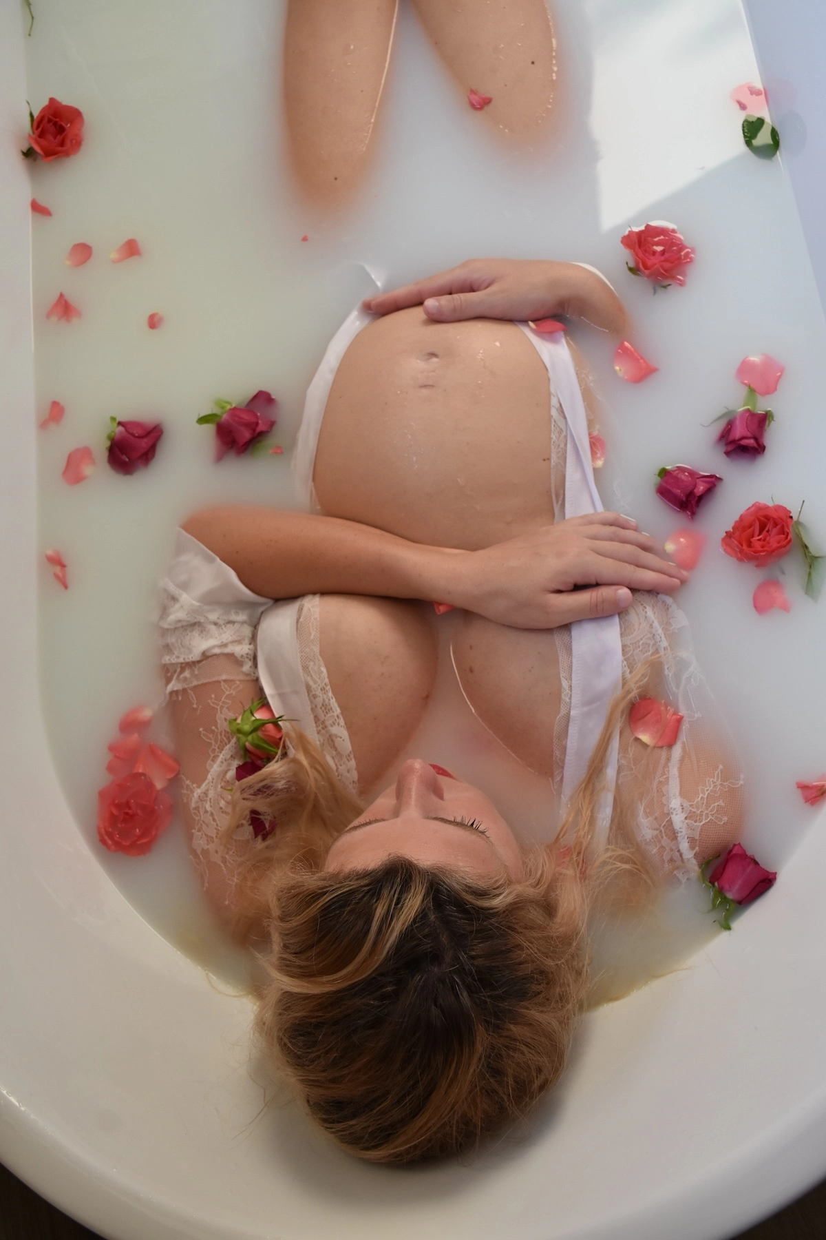 Grossesse bain lait, séance photo grossesse à Toulouse