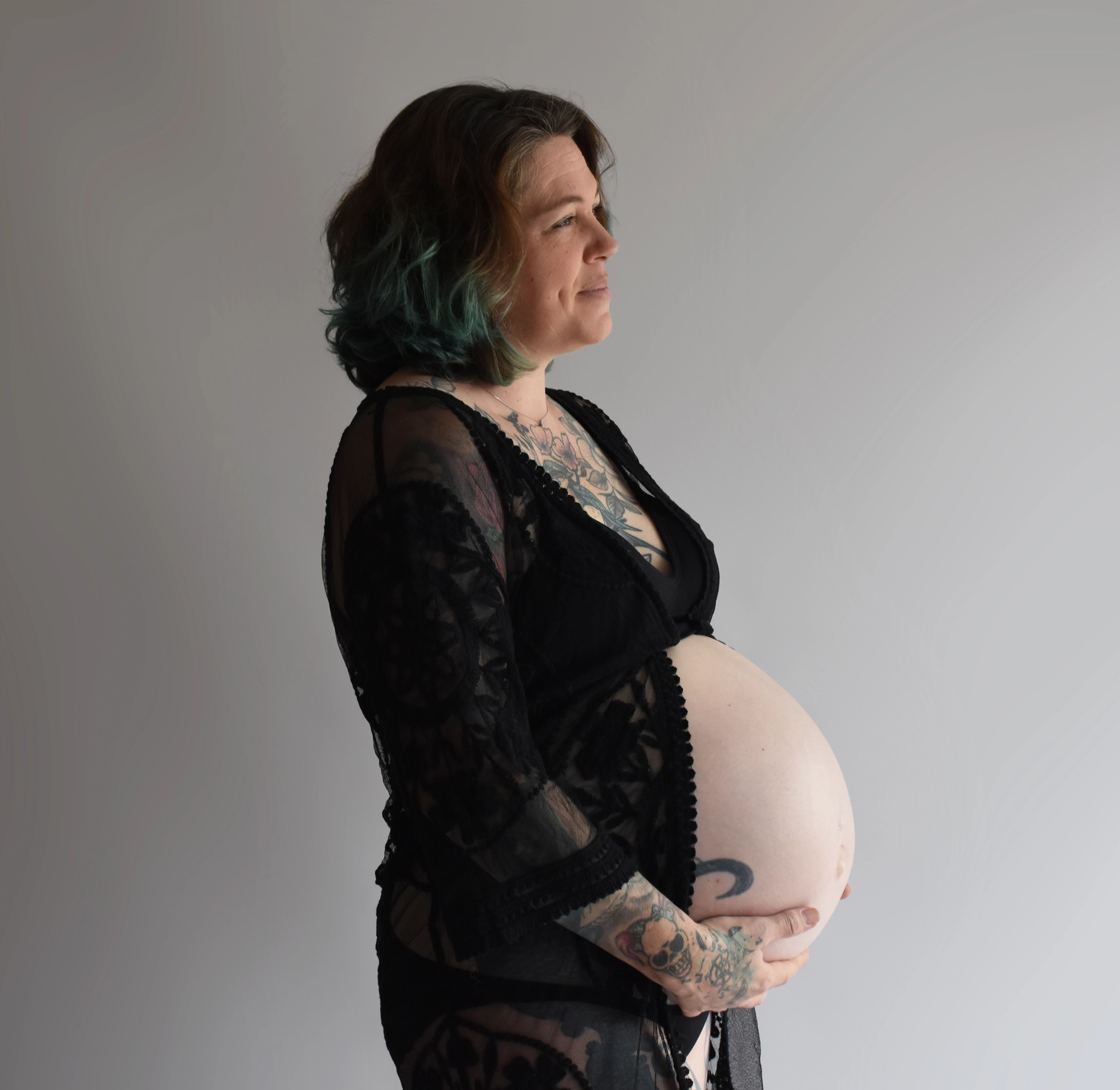 Grossesse noir, séance photo grossesse à Toulouse