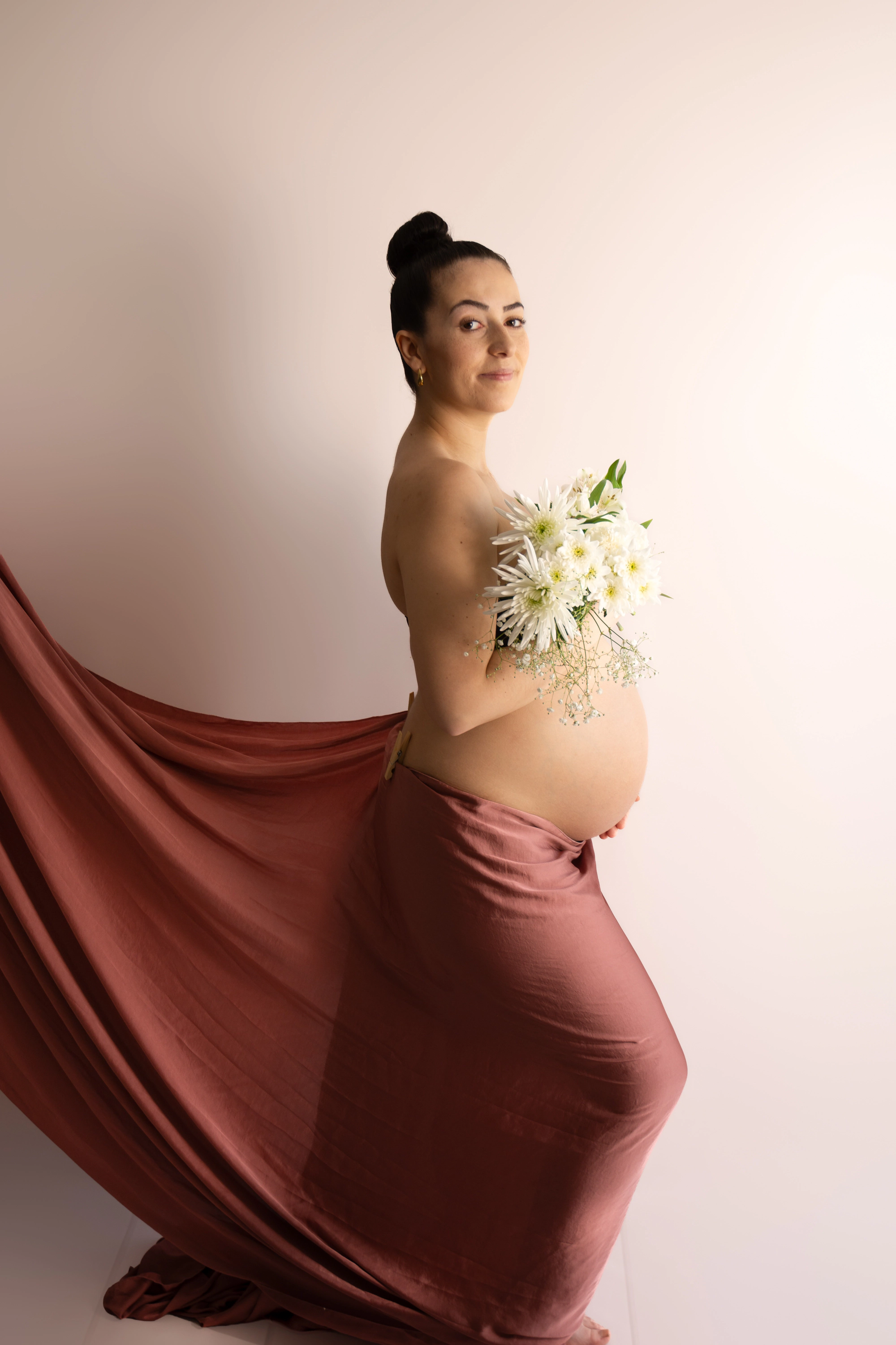 Grossesse rouge fleur, séance photo grossesse à Toulouse