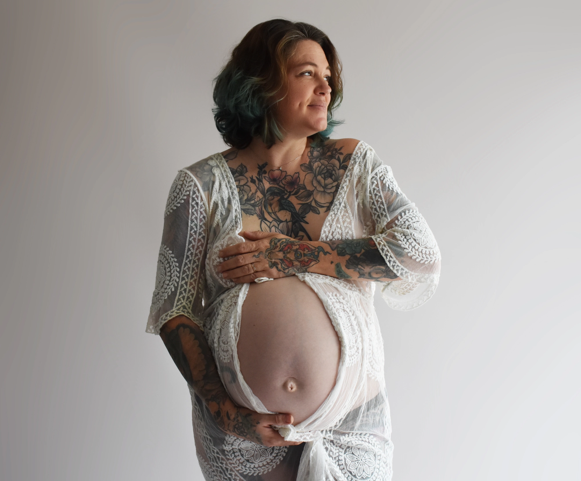 Grossesse tatouage blanc, séance photo grossesse à Toulouse